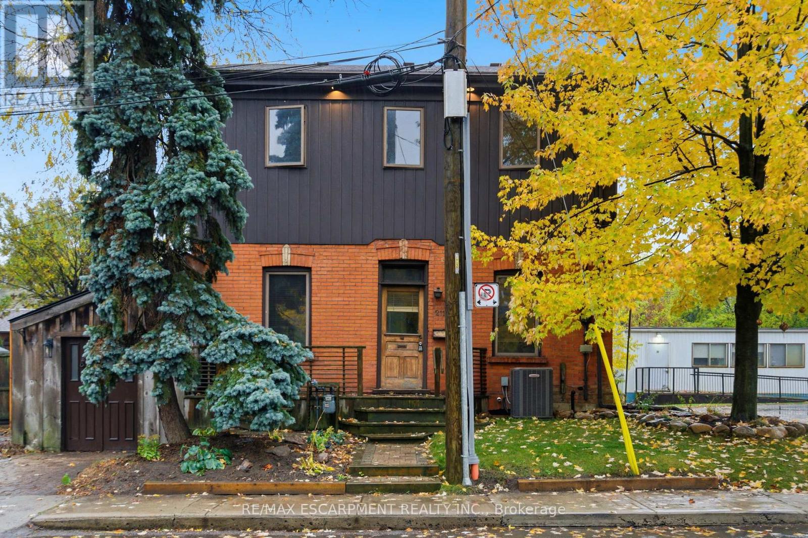 211 ROBINSON STREET, Hamilton, Ontario