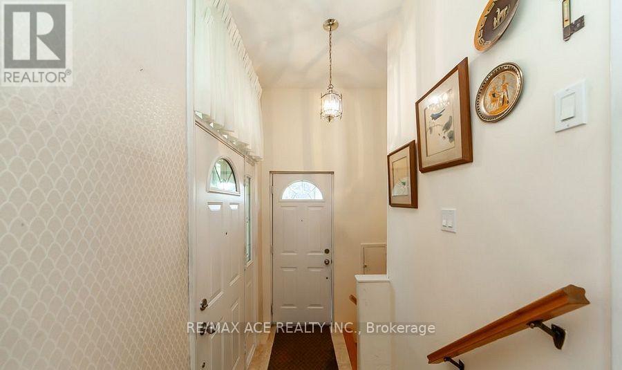 Main - 61 Lord Roberts Drive, Toronto, Ontario  M1K 3W1 - Photo 3 - E12498036