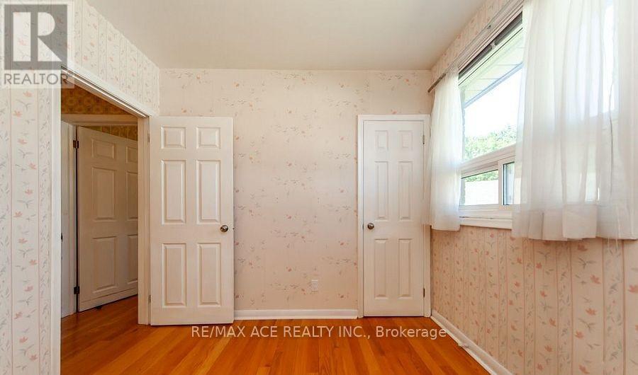 Main - 61 Lord Roberts Drive, Toronto, Ontario  M1K 3W1 - Photo 4 - E12498036