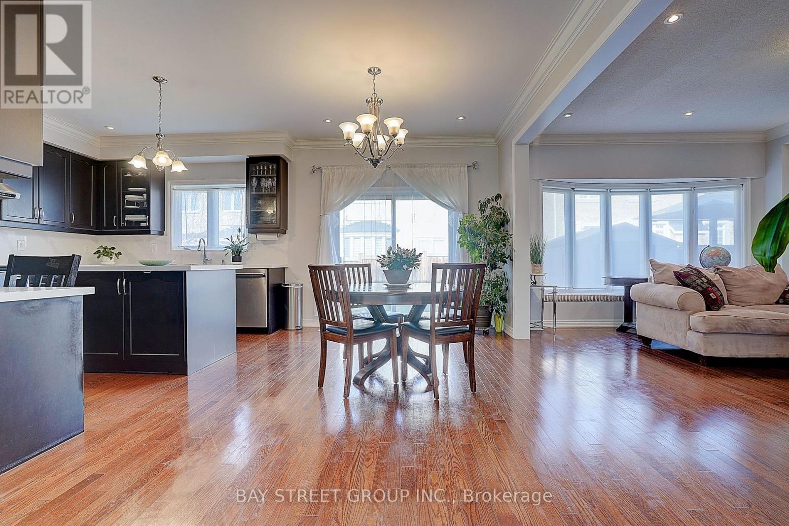 90 Gable Avenue N, Markham (Berczy), Ontario  L6C 2W6 - Photo 12 - N12498056