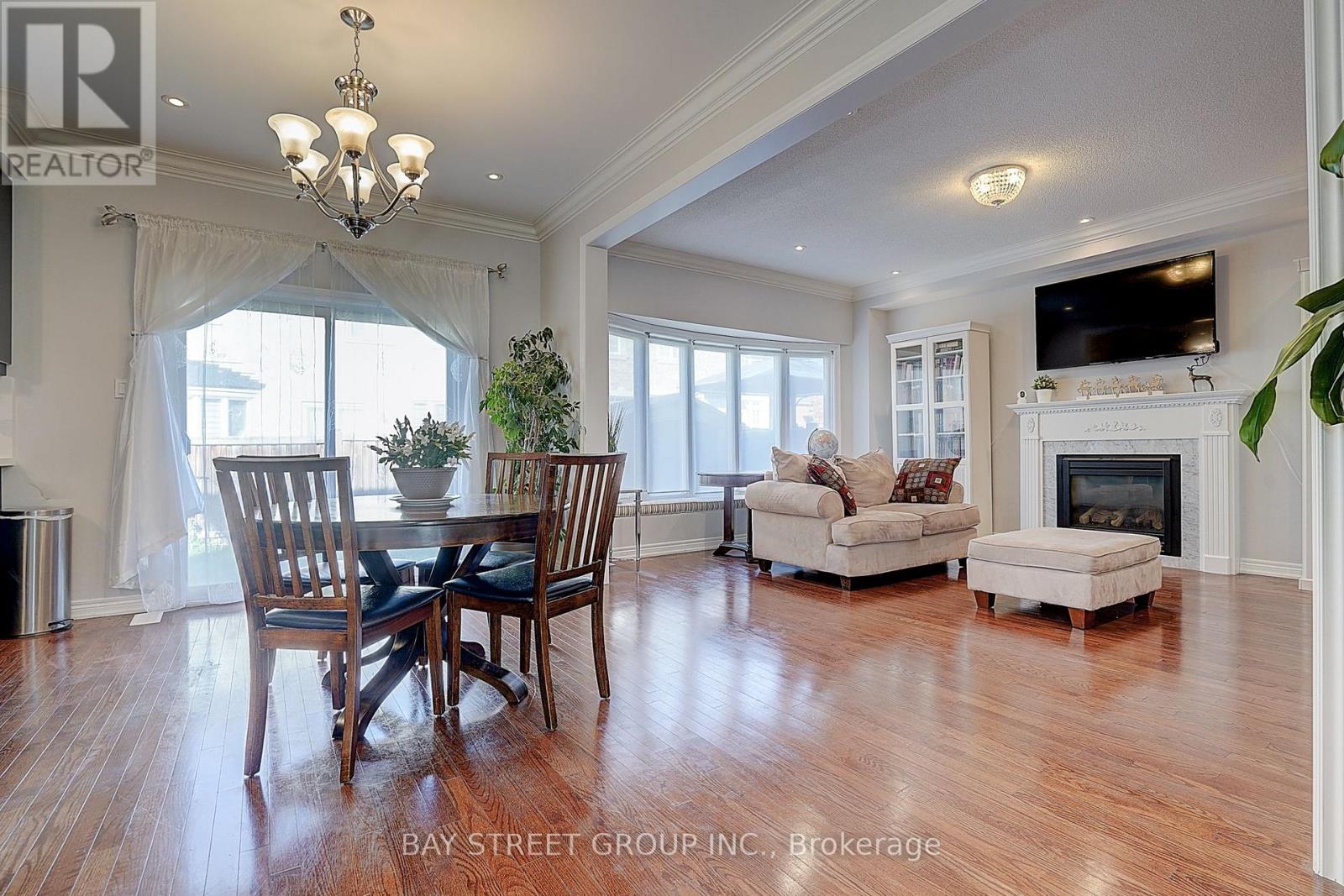 90 Gable Avenue N, Markham (Berczy), Ontario  L6C 2W6 - Photo 13 - N12498056