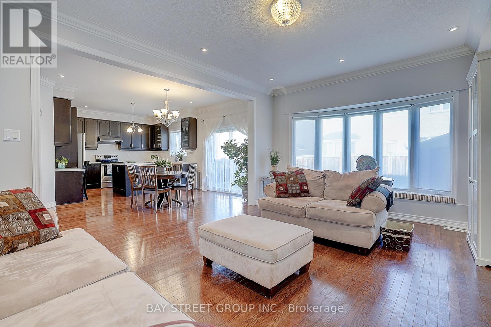 90 Gable Avenue N, Markham (Berczy), Ontario  L6C 2W6 - Photo 16 - N12498056