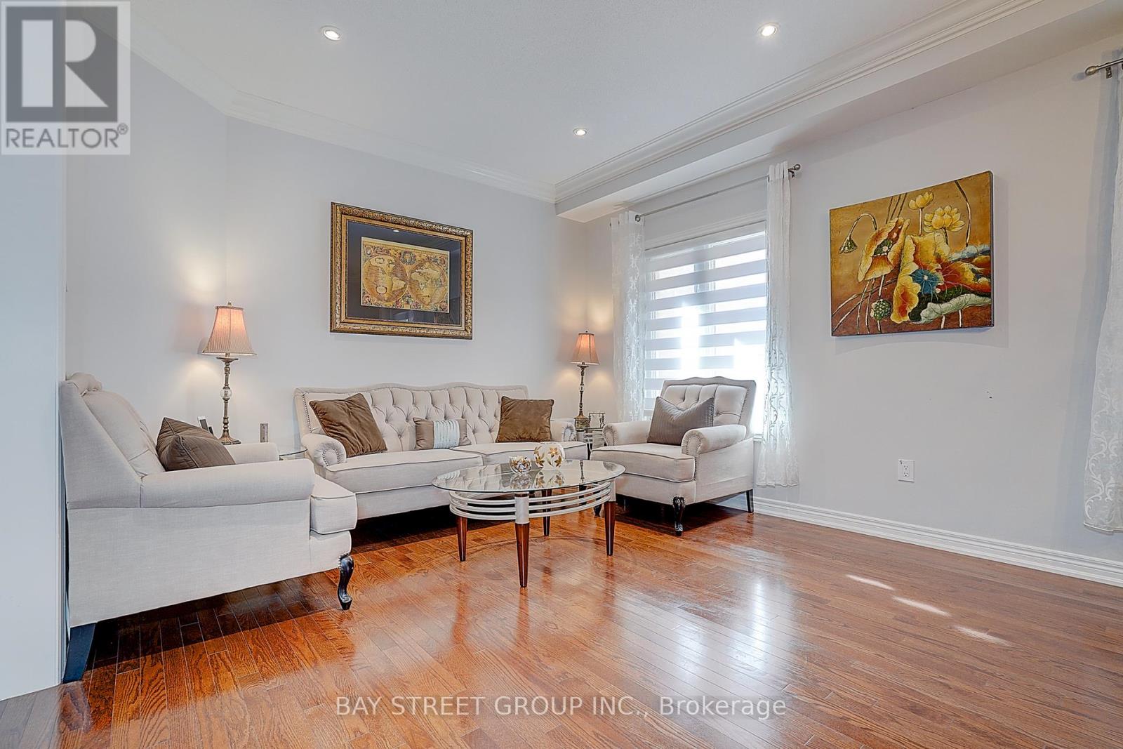 90 Gable Avenue N, Markham (Berczy), Ontario  L6C 2W6 - Photo 9 - N12498056