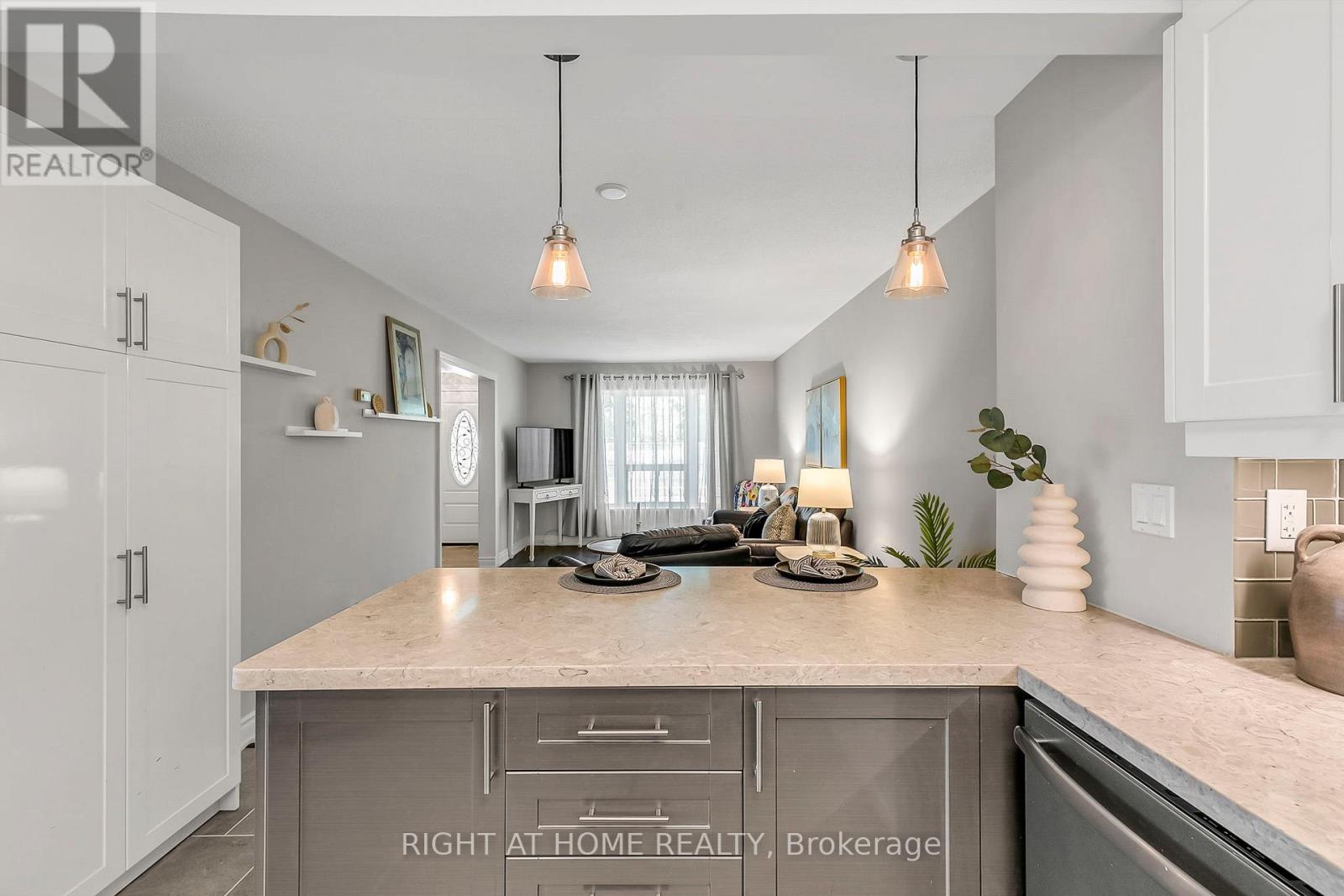 25 Castle Rock Drive, Richmond Hill (North Richvale), Ontario  L4C 5A3 - Photo 13 - N12498076