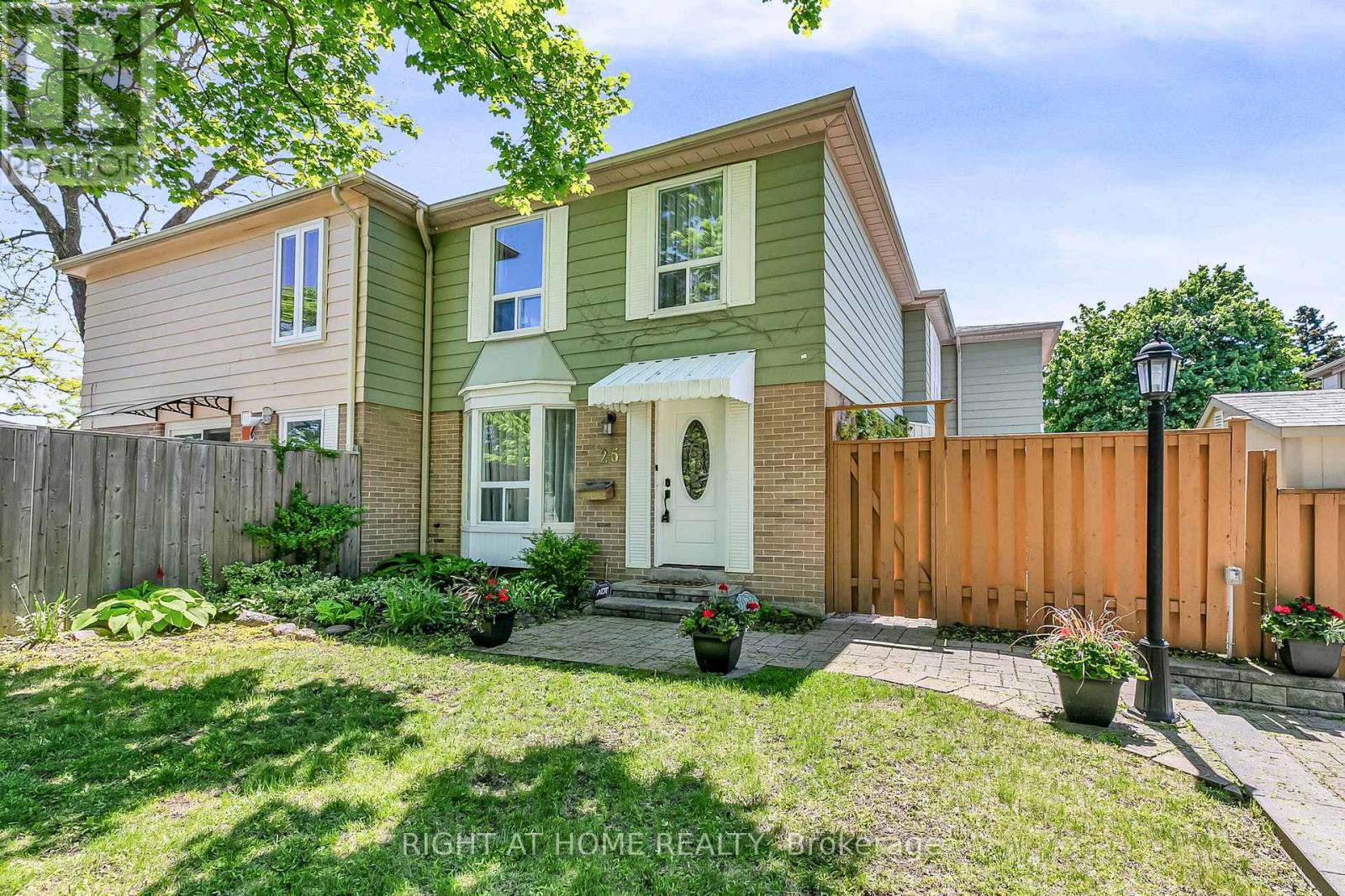 25 Castle Rock Drive, Richmond Hill (North Richvale), Ontario  L4C 5A3 - Photo 2 - N12498076