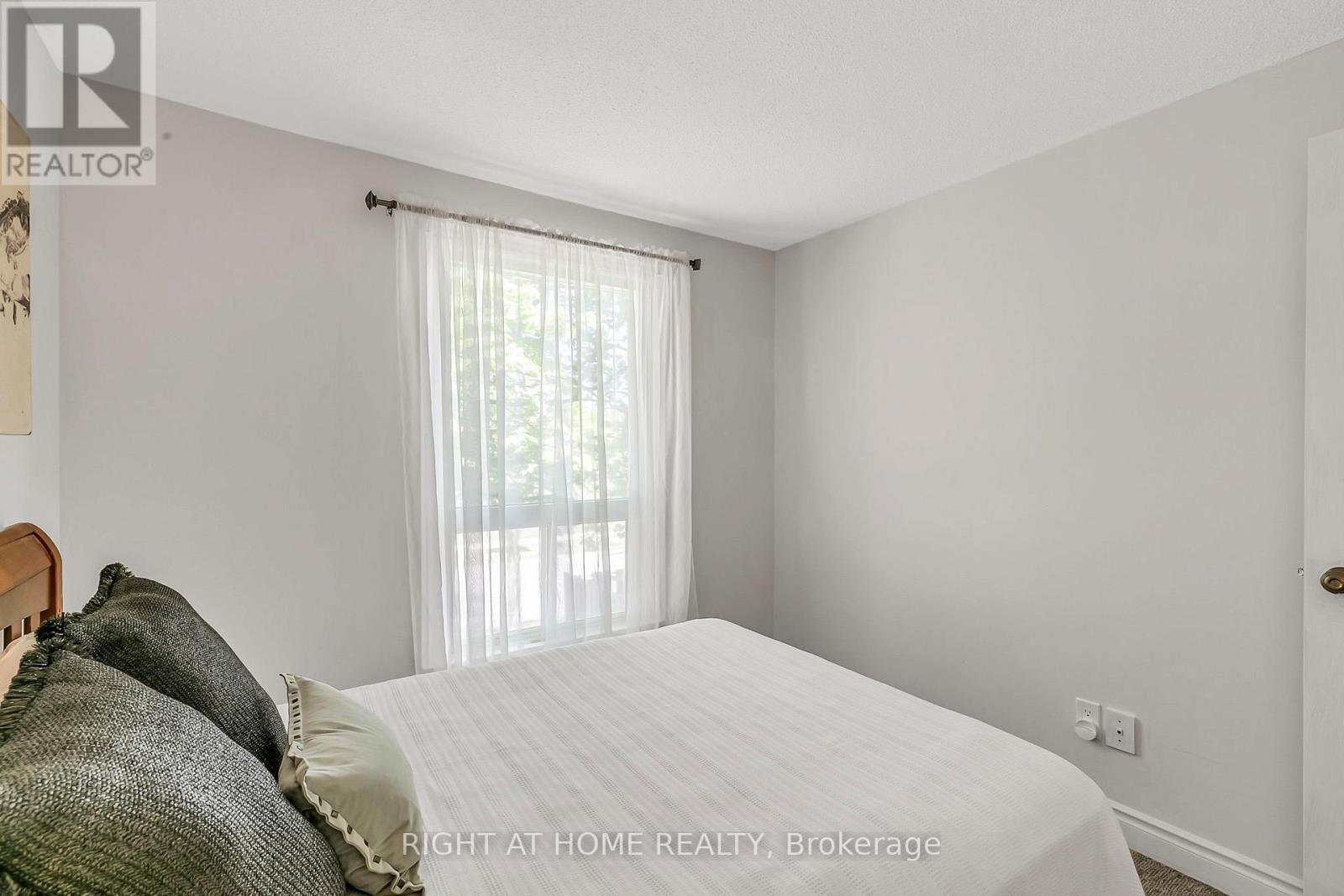 25 Castle Rock Drive, Richmond Hill (North Richvale), Ontario  L4C 5A3 - Photo 24 - N12498076