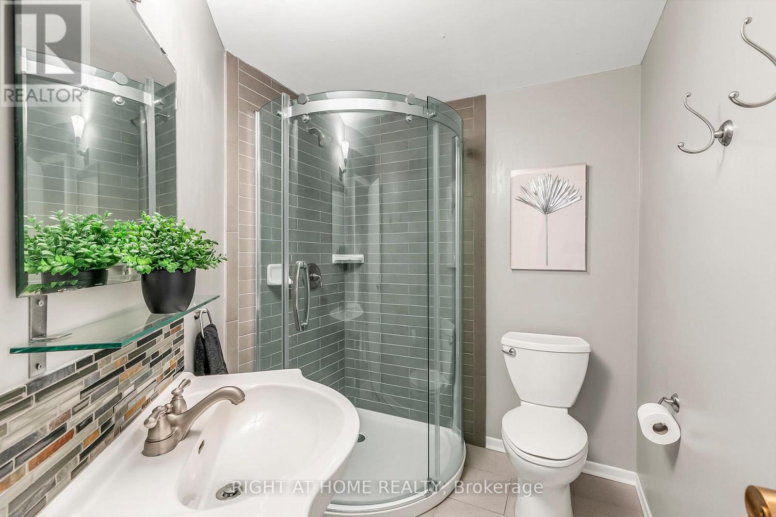 25 Castle Rock Drive, Richmond Hill (North Richvale), Ontario  L4C 5A3 - Photo 28 - N12498076