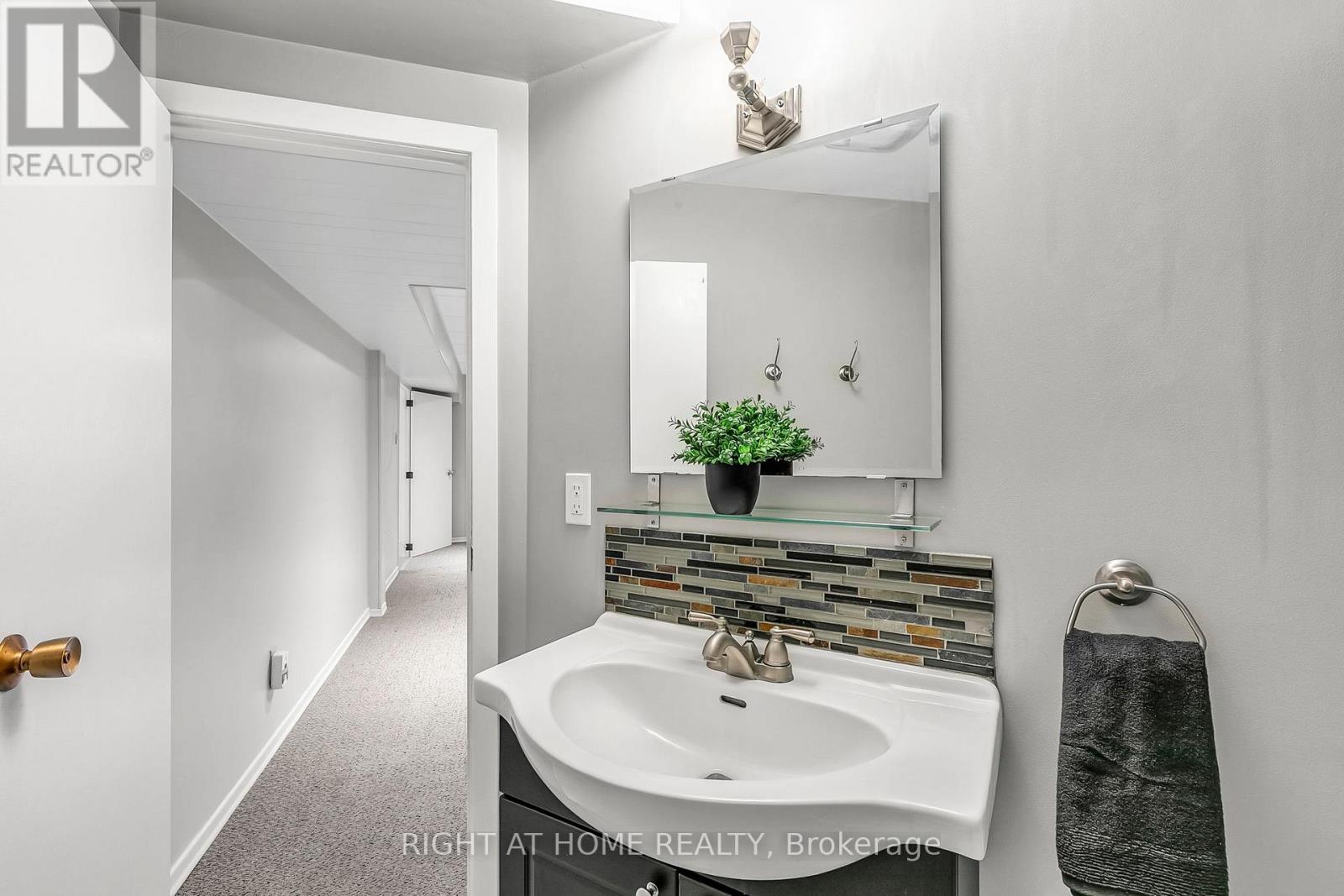 25 Castle Rock Drive, Richmond Hill (North Richvale), Ontario  L4C 5A3 - Photo 29 - N12498076