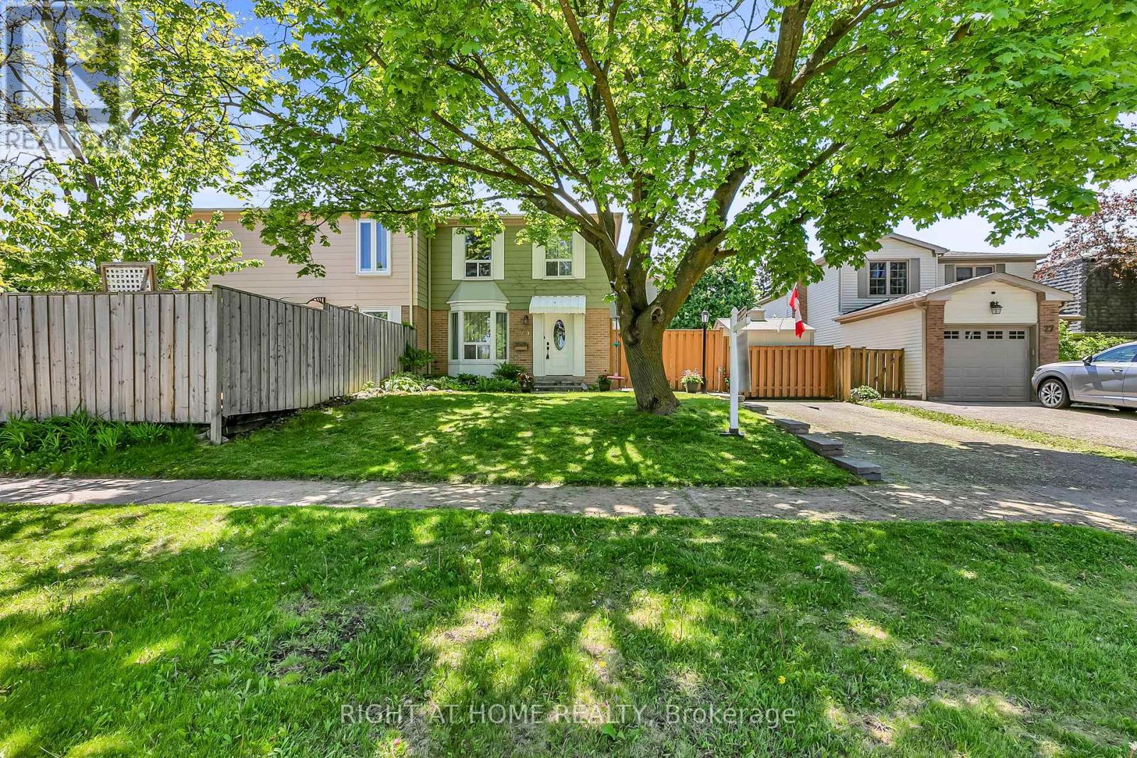 25 Castle Rock Drive, Richmond Hill (North Richvale), Ontario  L4C 5A3 - Photo 3 - N12498076