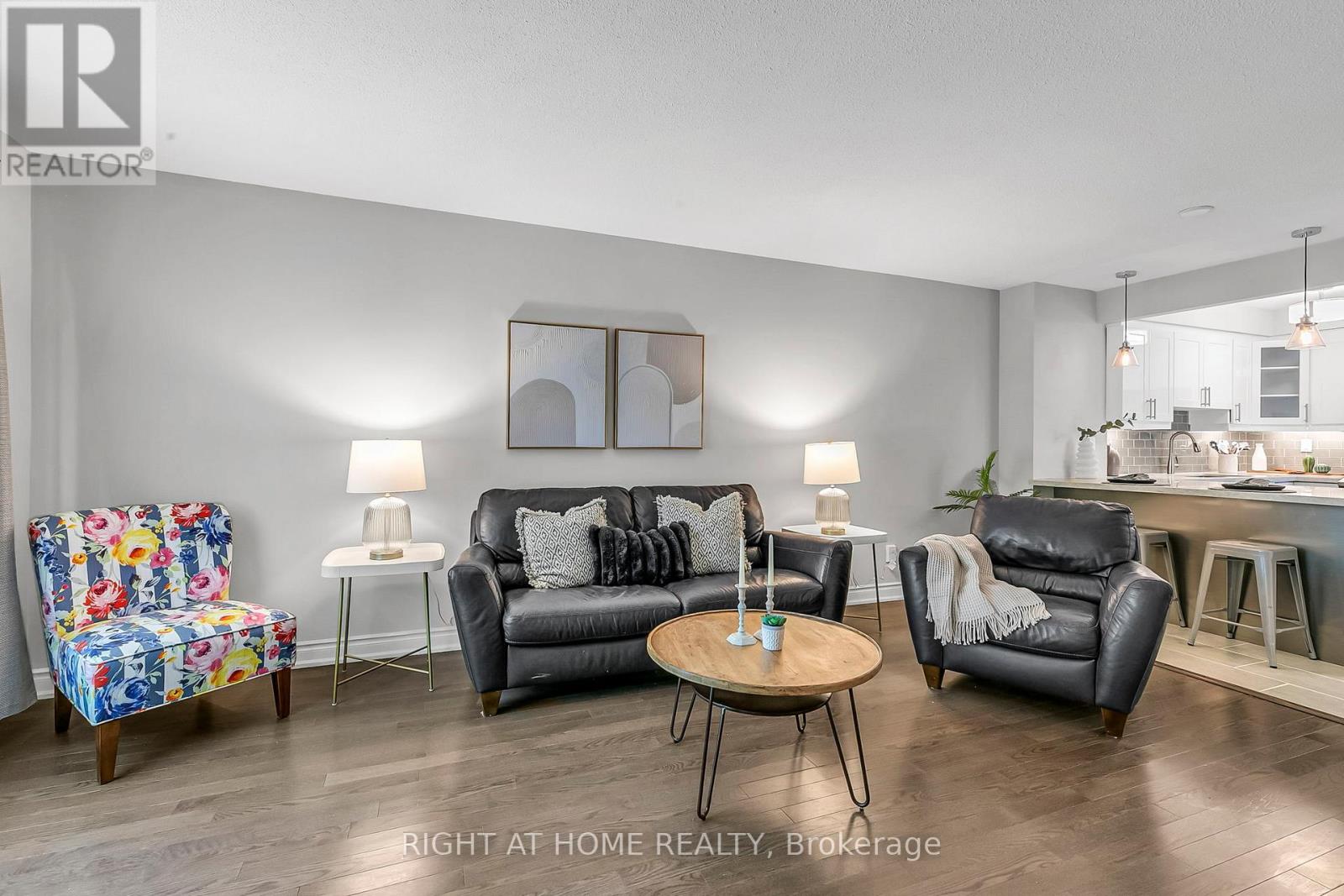 25 Castle Rock Drive, Richmond Hill (North Richvale), Ontario  L4C 5A3 - Photo 5 - N12498076