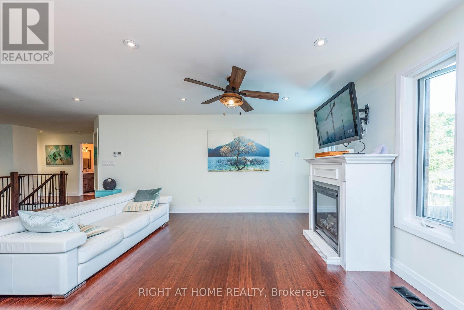 11 Ottaway Avenue, Barrie (Wellington), Ontario  L4M 2W6 - Photo 12 - S12498048