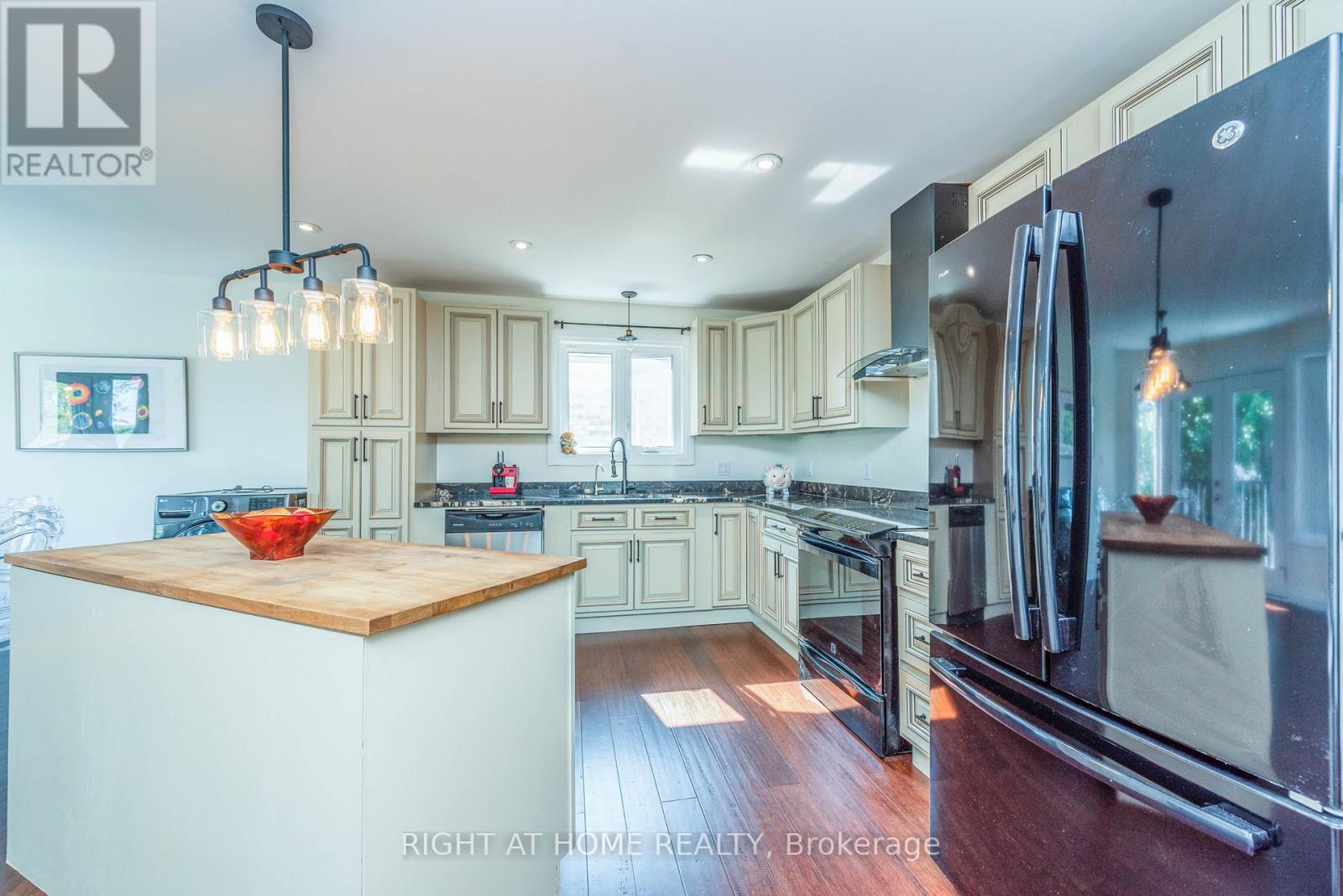 11 Ottaway Avenue, Barrie (Wellington), Ontario  L4M 2W6 - Photo 16 - S12498048