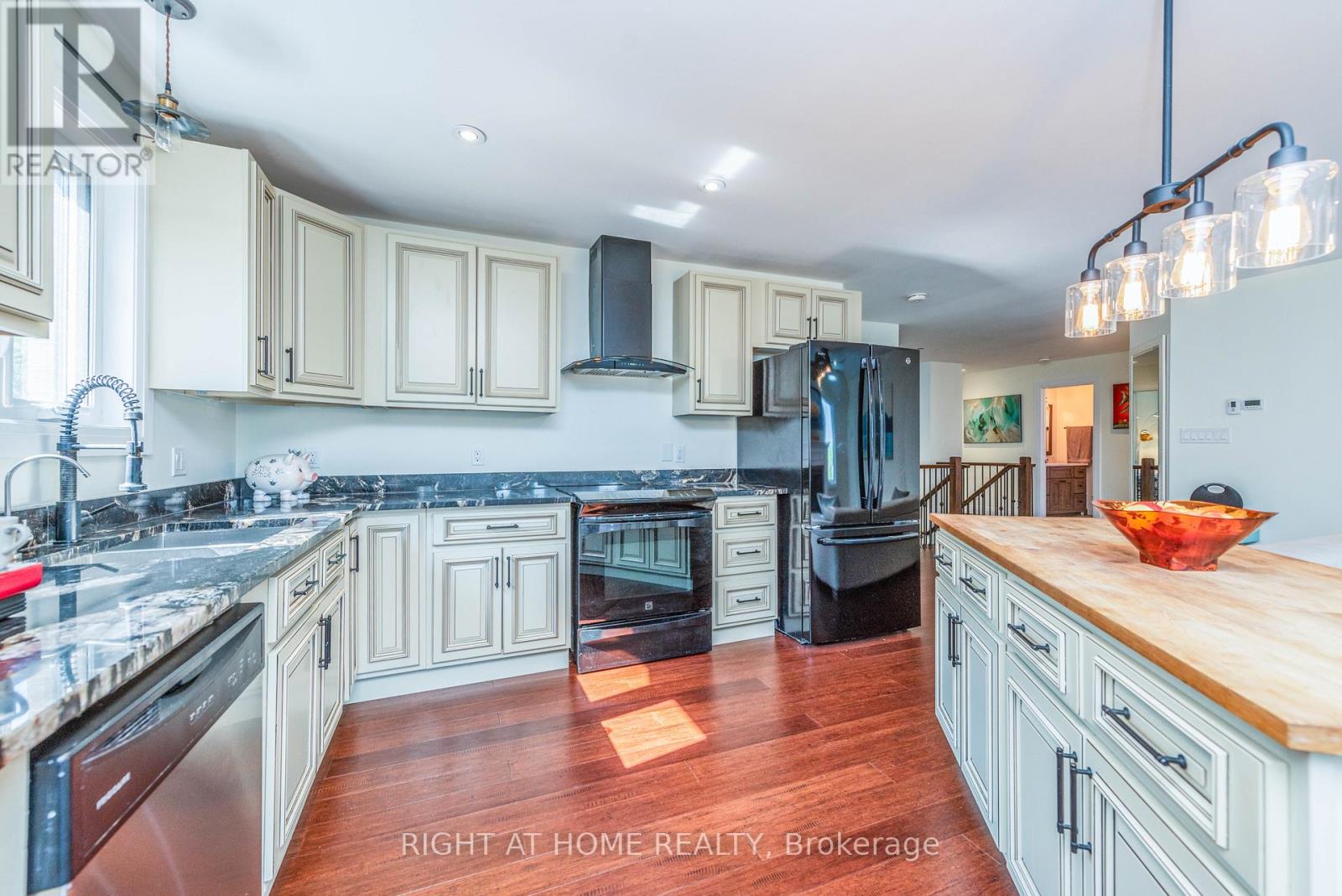 11 Ottaway Avenue, Barrie (Wellington), Ontario  L4M 2W6 - Photo 19 - S12498048