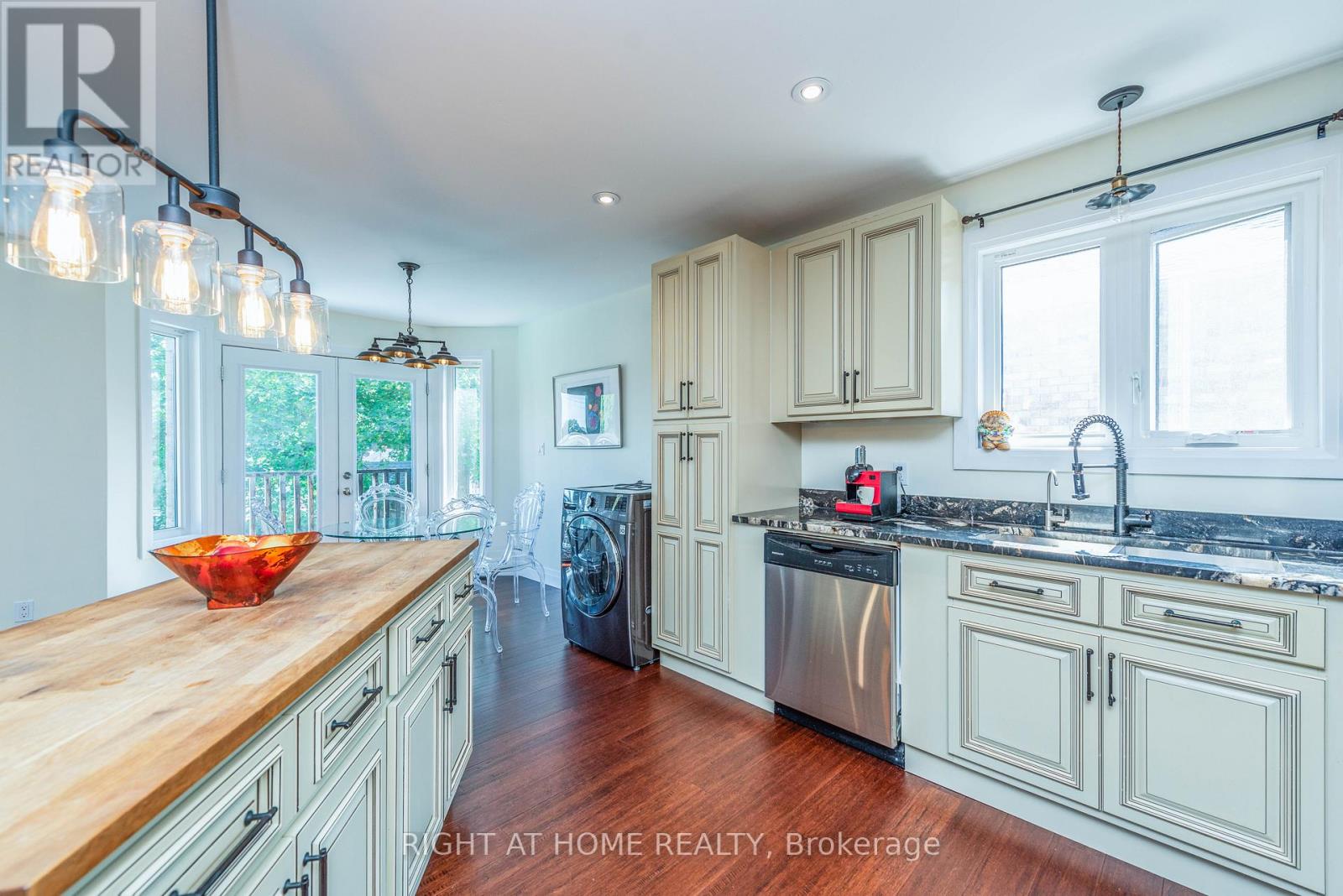 11 Ottaway Avenue, Barrie (Wellington), Ontario  L4M 2W6 - Photo 20 - S12498048