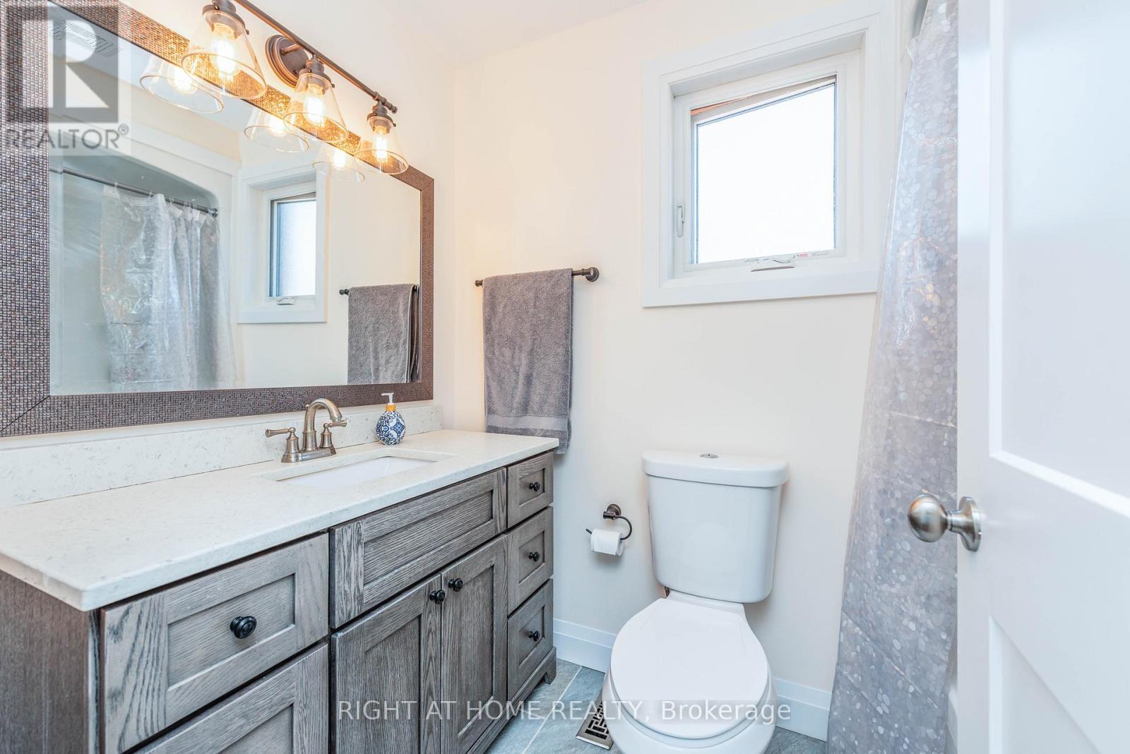 11 Ottaway Avenue, Barrie (Wellington), Ontario  L4M 2W6 - Photo 24 - S12498048