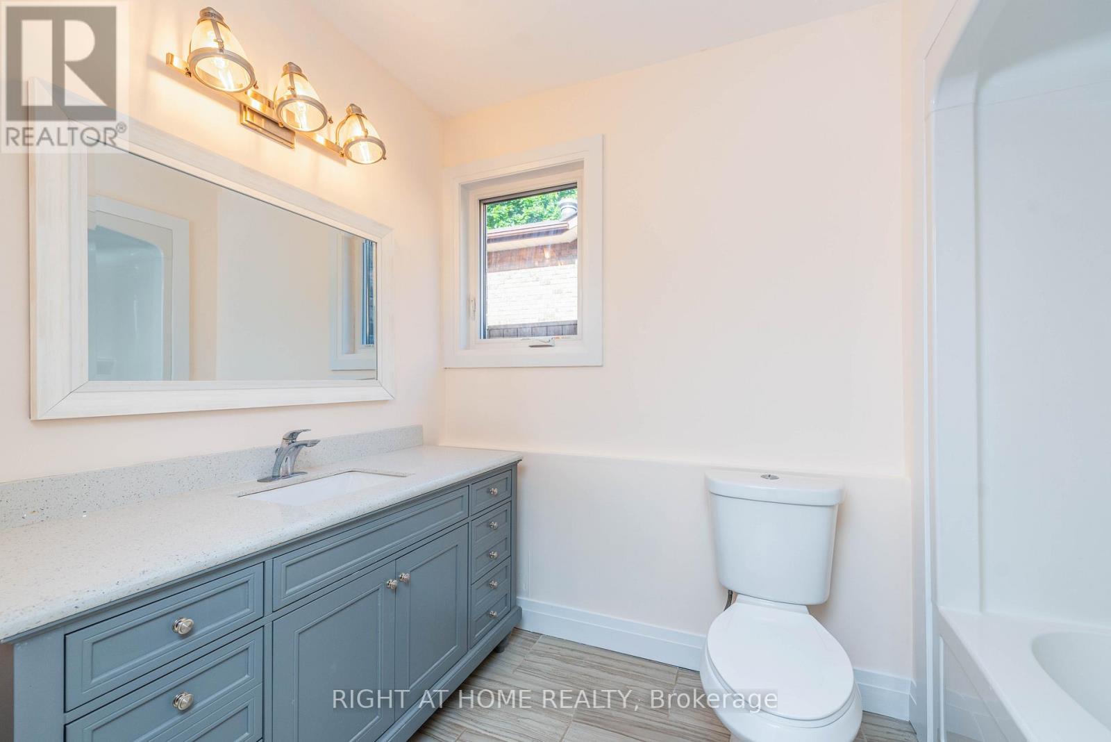 11 Ottaway Avenue, Barrie (Wellington), Ontario  L4M 2W6 - Photo 36 - S12498048