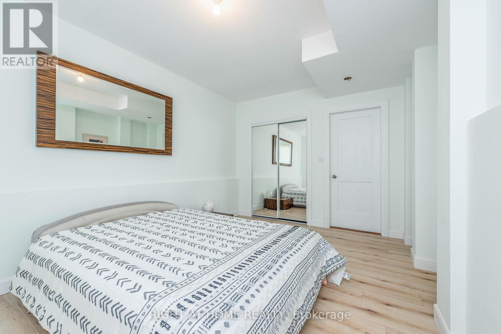 11 Ottaway Avenue, Barrie (Wellington), Ontario  L4M 2W6 - Photo 39 - S12498048