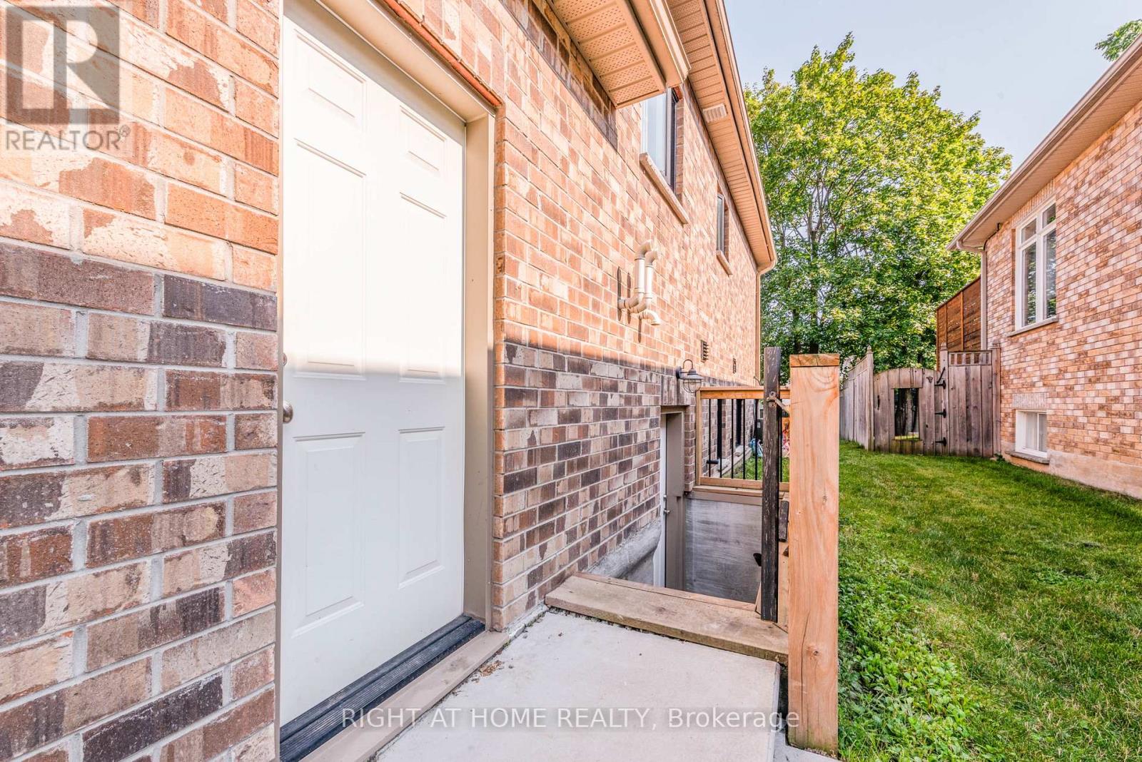 11 Ottaway Avenue, Barrie (Wellington), Ontario  L4M 2W6 - Photo 45 - S12498048