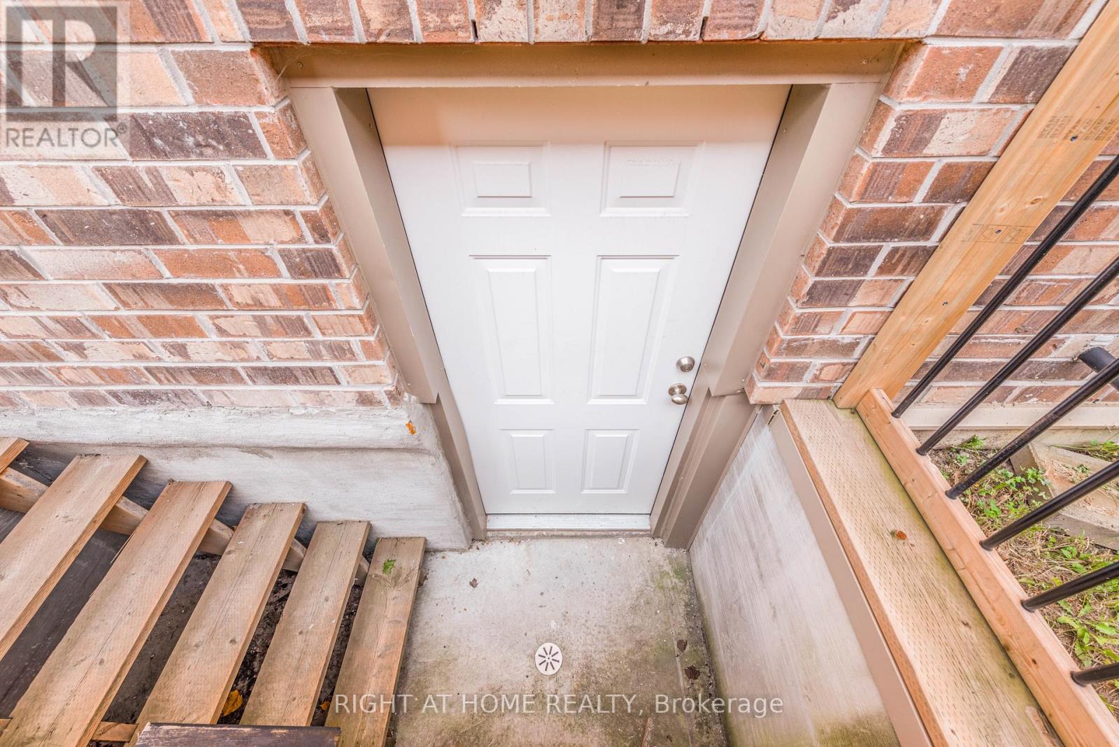 11 Ottaway Avenue, Barrie (Wellington), Ontario  L4M 2W6 - Photo 46 - S12498048