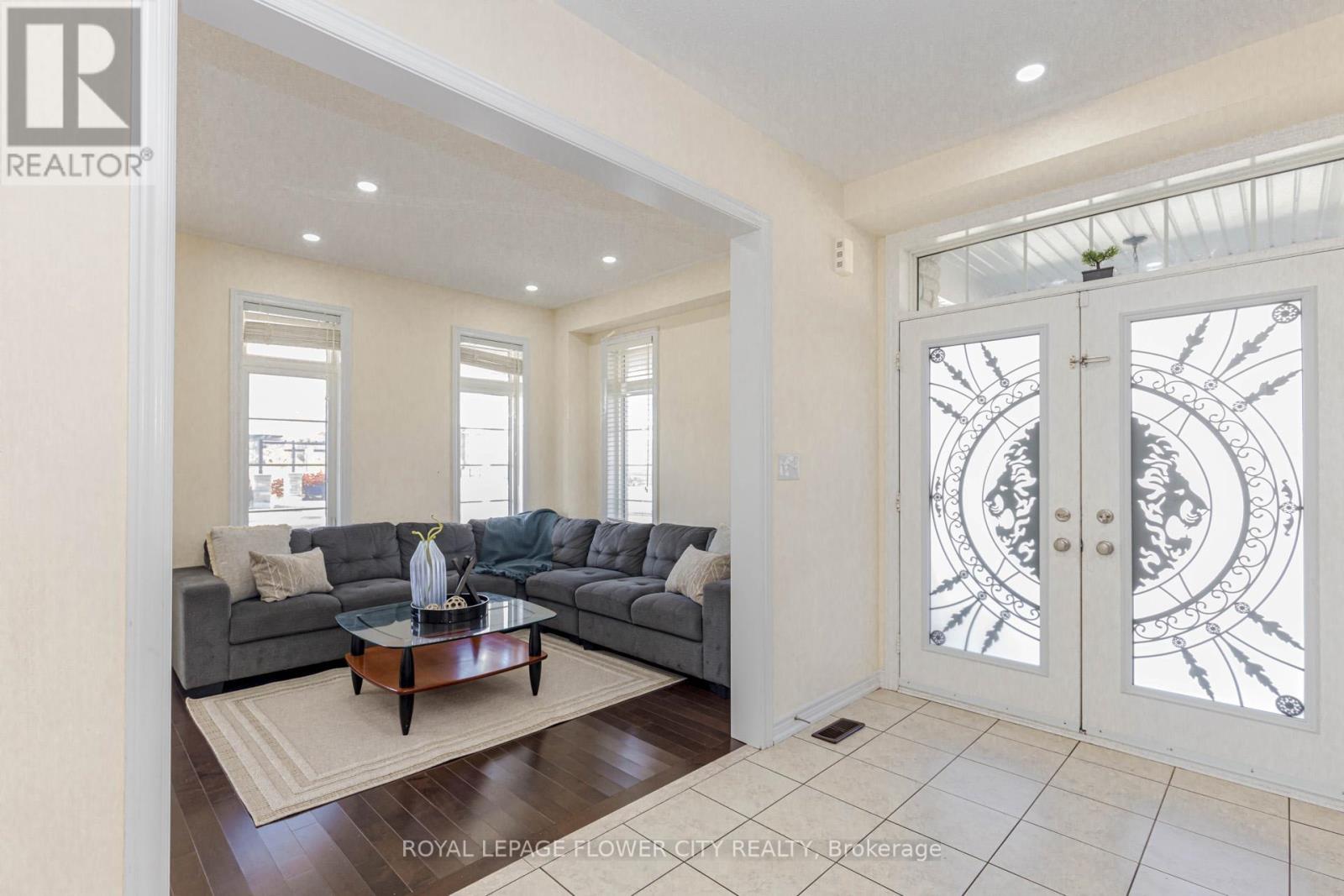 49 Squire Ellis Drive, Brampton, Ontario  L6P 4C2 - Photo 5 - W12498018