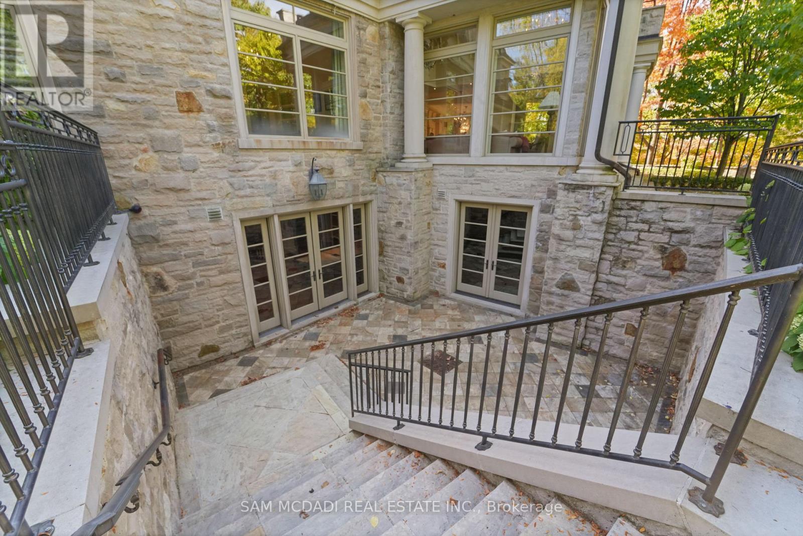 1343 Blythe Road, Mississauga (Sheridan), Ontario  L5H 2C2 - Photo 43 - W12498050