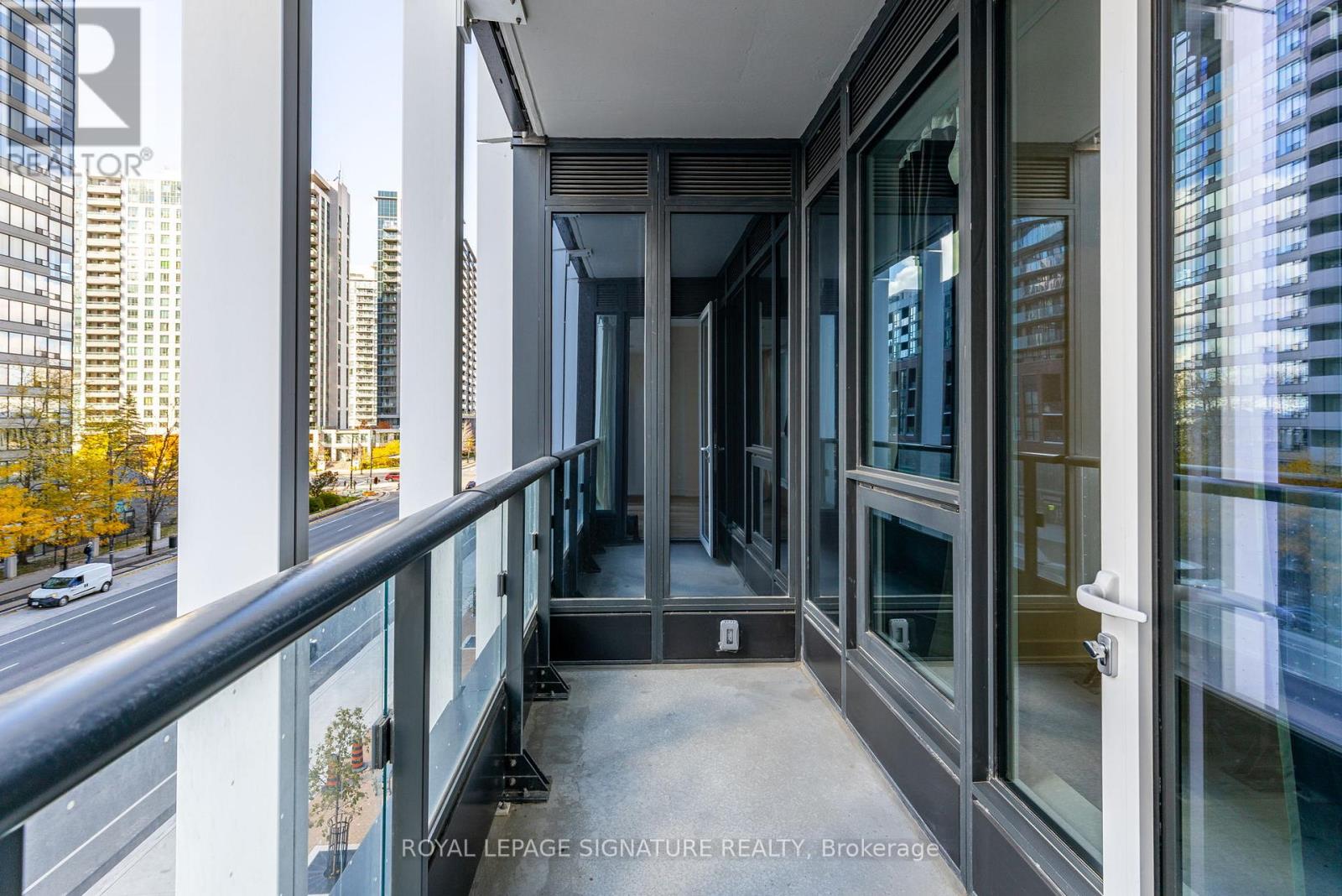 311 - 395 Square One Drive, Mississauga, Ontario  L5B 0P6 - Photo 14 - W12498060