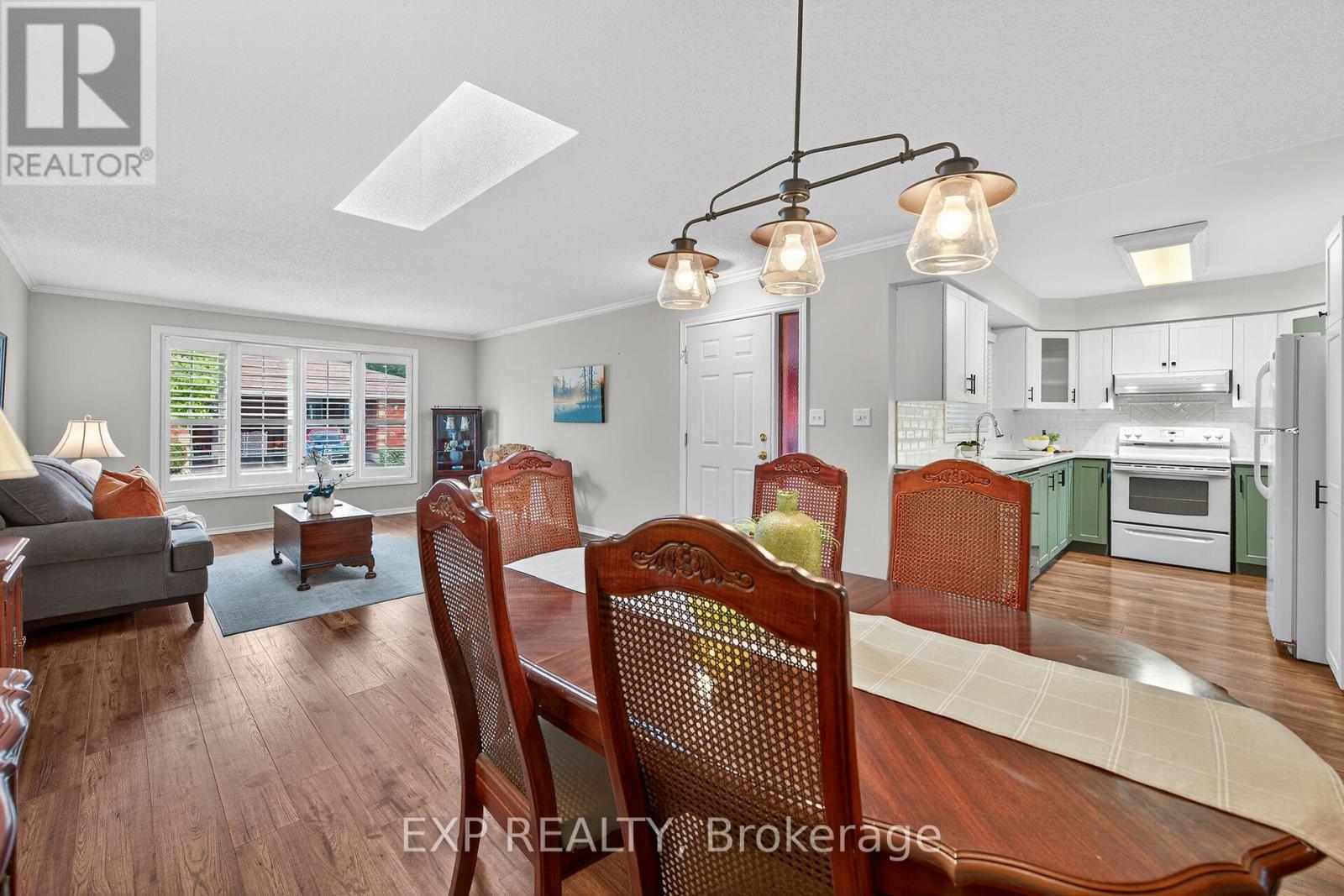 2 - 20 Courtland Drive, Brantford, Ontario  N3R 7Y2 - Photo 11 - X12498042