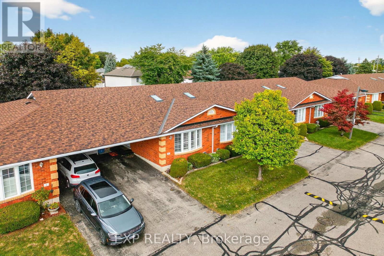 2 - 20 Courtland Drive, Brantford, Ontario  N3R 7Y2 - Photo 2 - X12498042