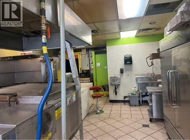 643 Shawinigan Drive Sw, Calgary, Alberta  T2Y 2Y6 - Photo 4 - A2243823