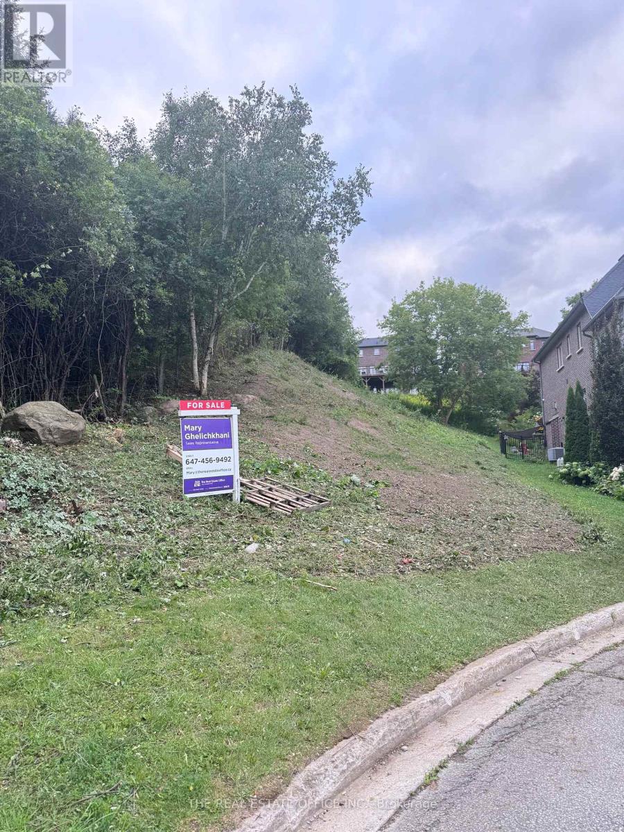 119 Stemmle Drive, Aurora, Ontario  L4G 6N8 - Photo 7 - N12344086