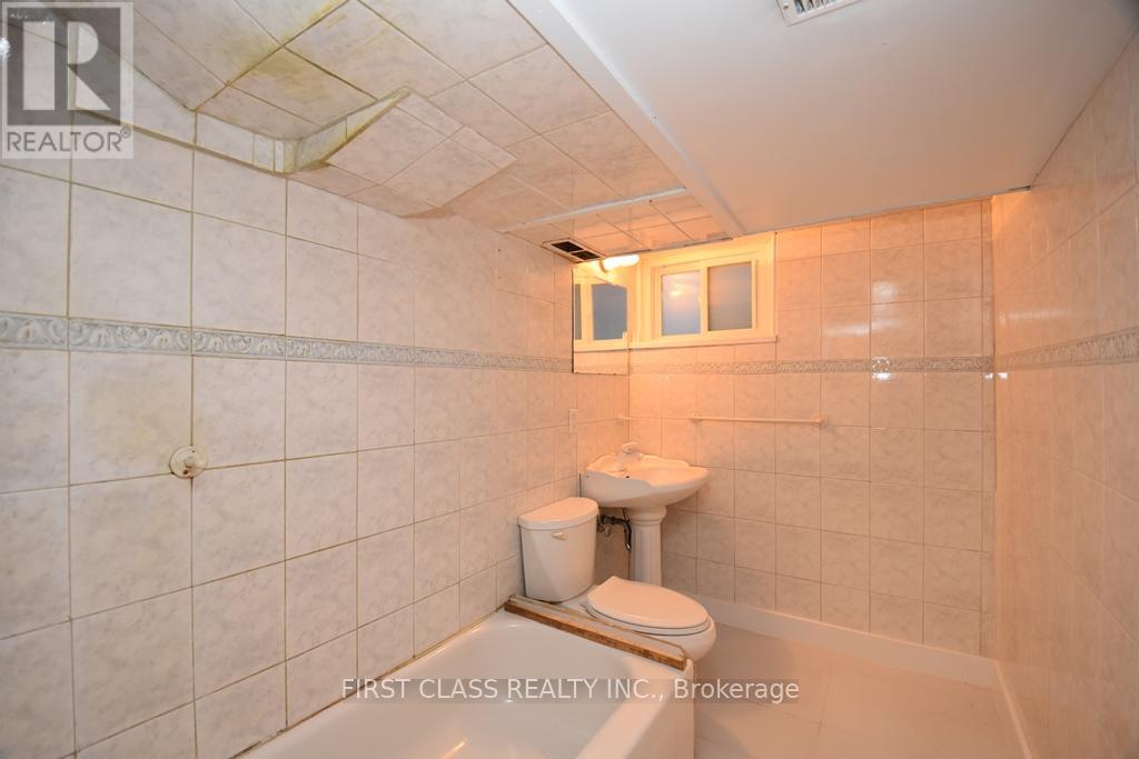 129 Felbrigg Avenue, Toronto, Ontario  M5M 2M6 - Photo 12 - C12498124