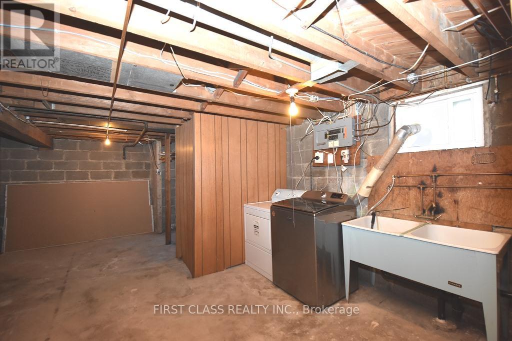 129 Felbrigg Avenue, Toronto, Ontario  M5M 2M6 - Photo 13 - C12498124