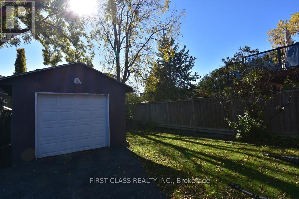 129 Felbrigg Avenue, Toronto, Ontario  M5M 2M6 - Photo 14 - C12498124