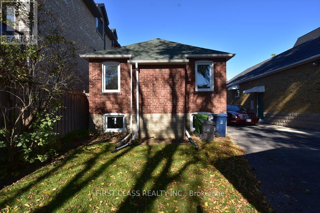 129 Felbrigg Avenue, Toronto, Ontario  M5M 2M6 - Photo 15 - C12498124