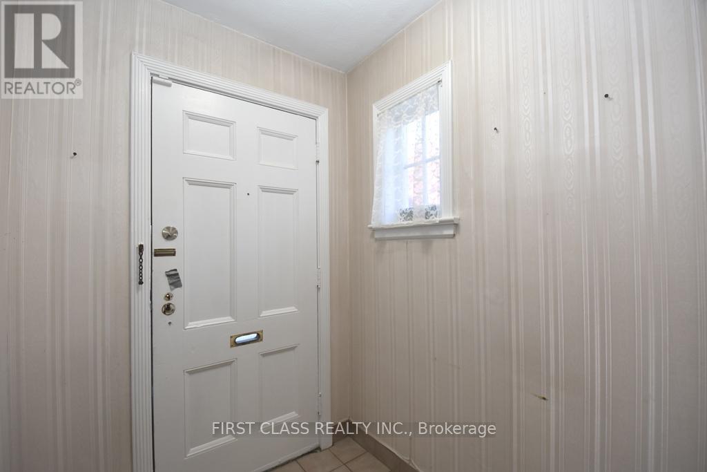 129 Felbrigg Avenue, Toronto, Ontario  M5M 2M6 - Photo 2 - C12498124