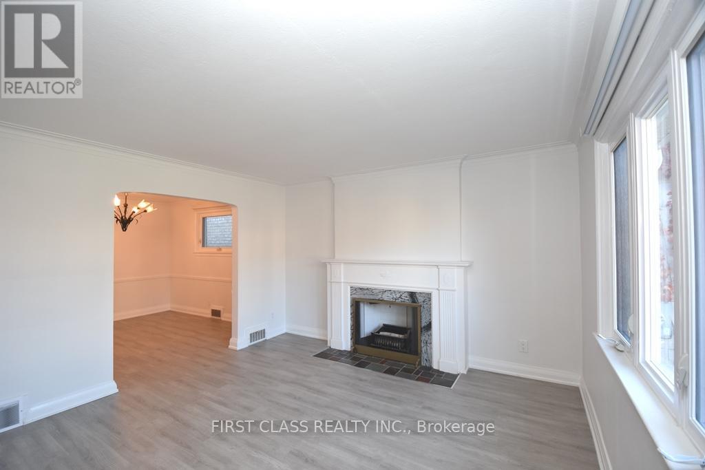 129 Felbrigg Avenue, Toronto, Ontario  M5M 2M6 - Photo 3 - C12498124