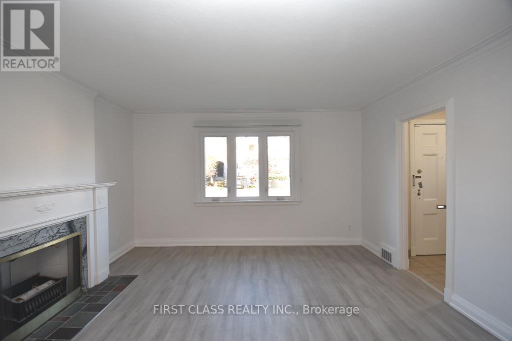 129 Felbrigg Avenue, Toronto, Ontario  M5M 2M6 - Photo 4 - C12498124