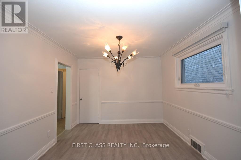 129 Felbrigg Avenue, Toronto, Ontario  M5M 2M6 - Photo 5 - C12498124