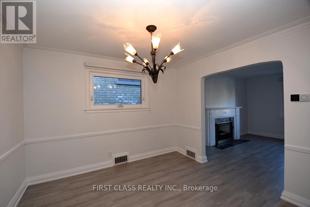 129 Felbrigg Avenue, Toronto, Ontario  M5M 2M6 - Photo 6 - C12498124