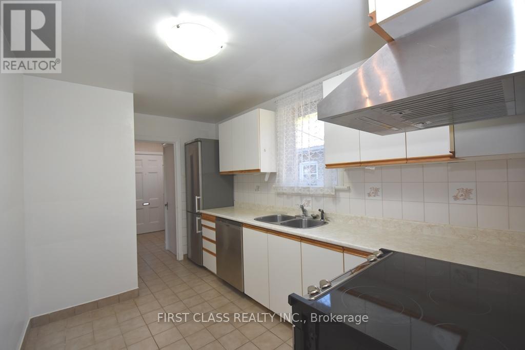 129 Felbrigg Avenue, Toronto, Ontario  M5M 2M6 - Photo 7 - C12498124