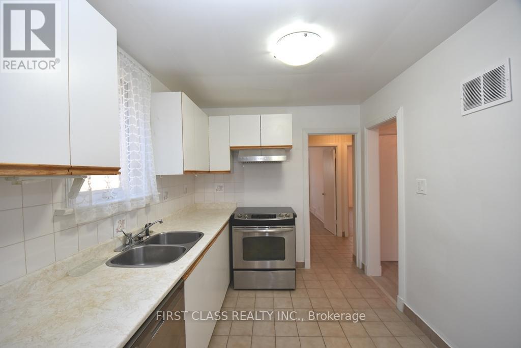 129 Felbrigg Avenue, Toronto, Ontario  M5M 2M6 - Photo 8 - C12498124