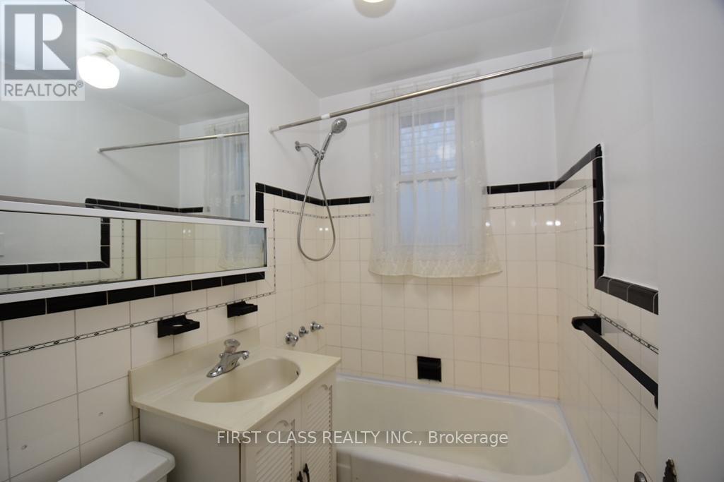 129 Felbrigg Avenue, Toronto, Ontario  M5M 2M6 - Photo 9 - C12498124