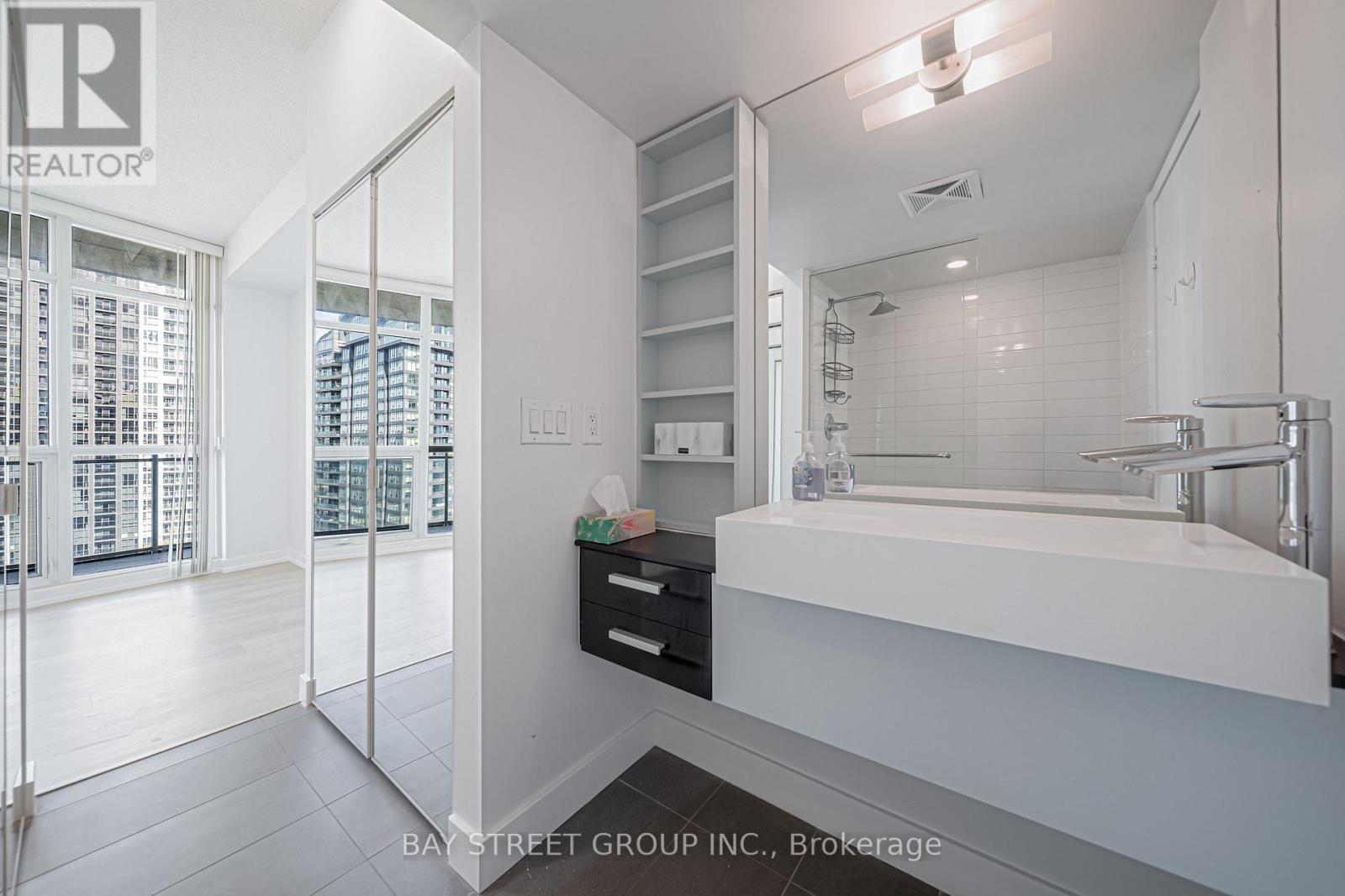 2807 - 38 Dan Leckie Way, Toronto, Ontario  M5V 2V6 - Photo 17 - C12498142