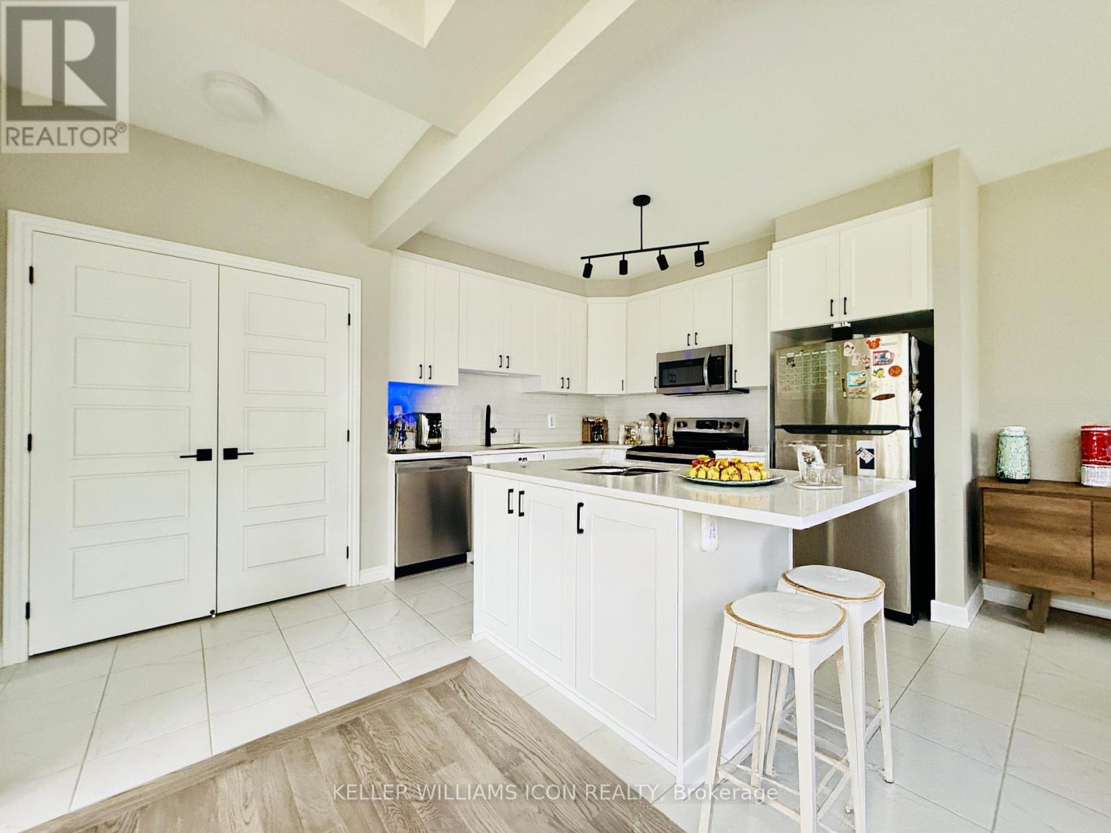 990 Fameflower Street, Ottawa, Ontario  K2J 7A1 - Photo 9 - X12498032