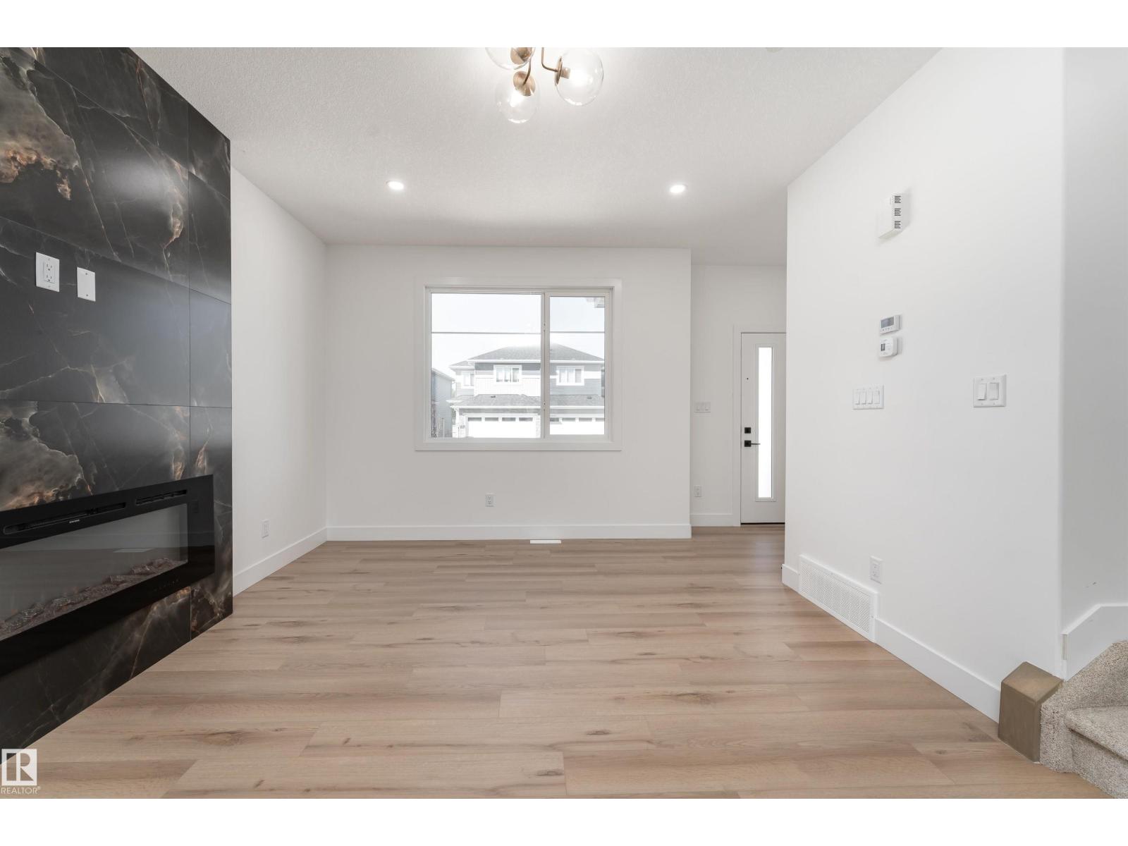 3105 Magpie Wy Nw, Edmonton, Alberta  T5S 0V3 - Photo 3 - E4464166