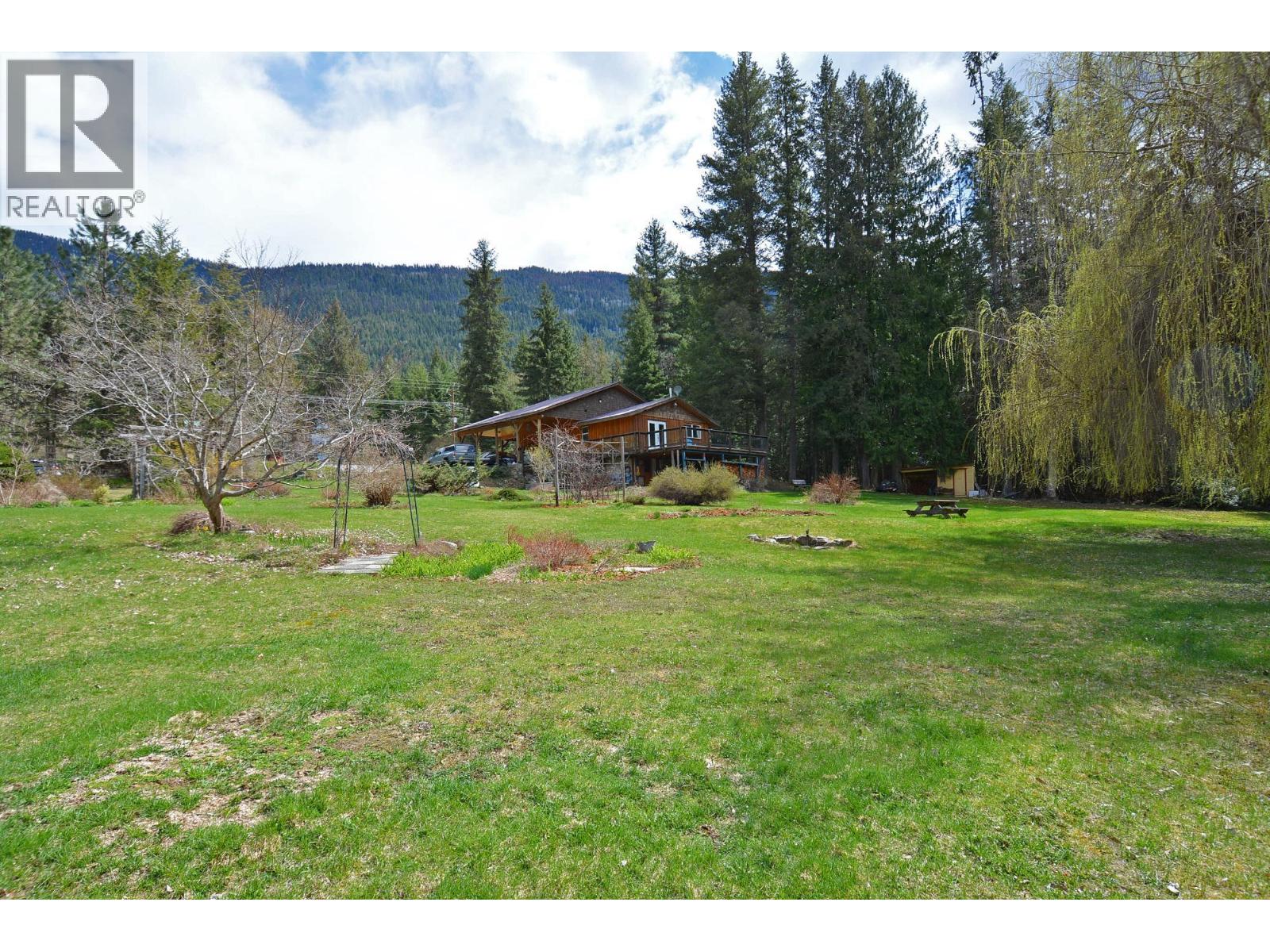 8481 6 Highway, Slocan, British Columbia  V1L 2C0 - Photo 8 - 10345730