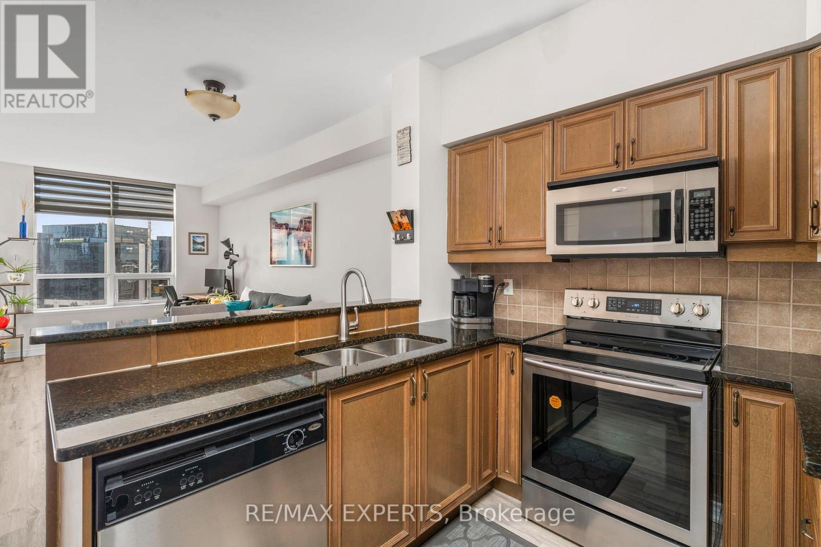 515 - 9225 Jane Street, Vaughan (Maple), Ontario  L6A 0J7 - Photo 8 - N12498086