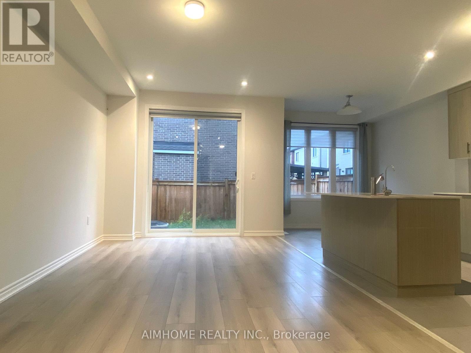 168 Tempel Street, Richmond Hill, Ontario  L4E 1J2 - Photo 13 - N12498096