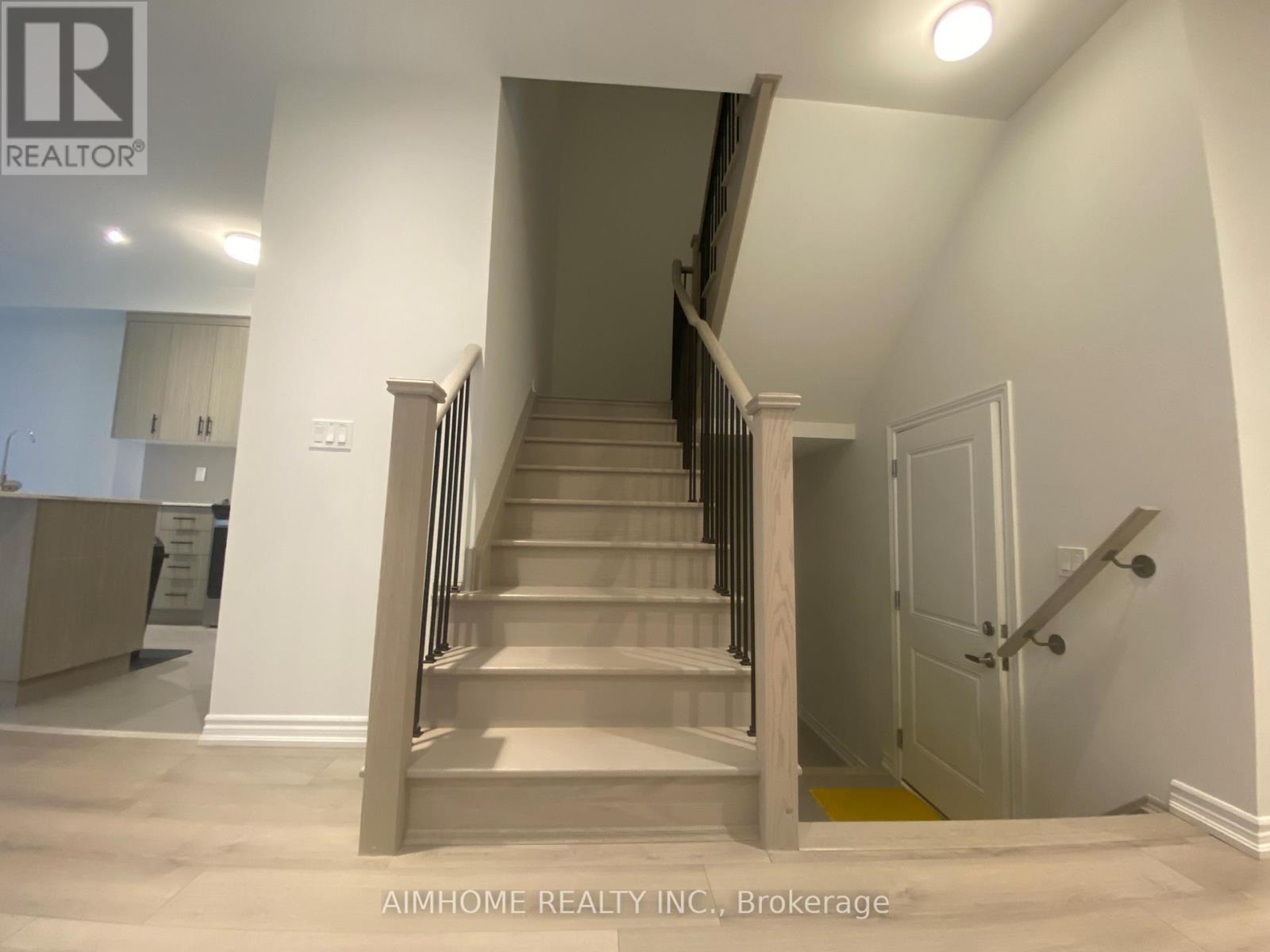 168 Tempel Street, Richmond Hill, Ontario  L4E 1J2 - Photo 14 - N12498096