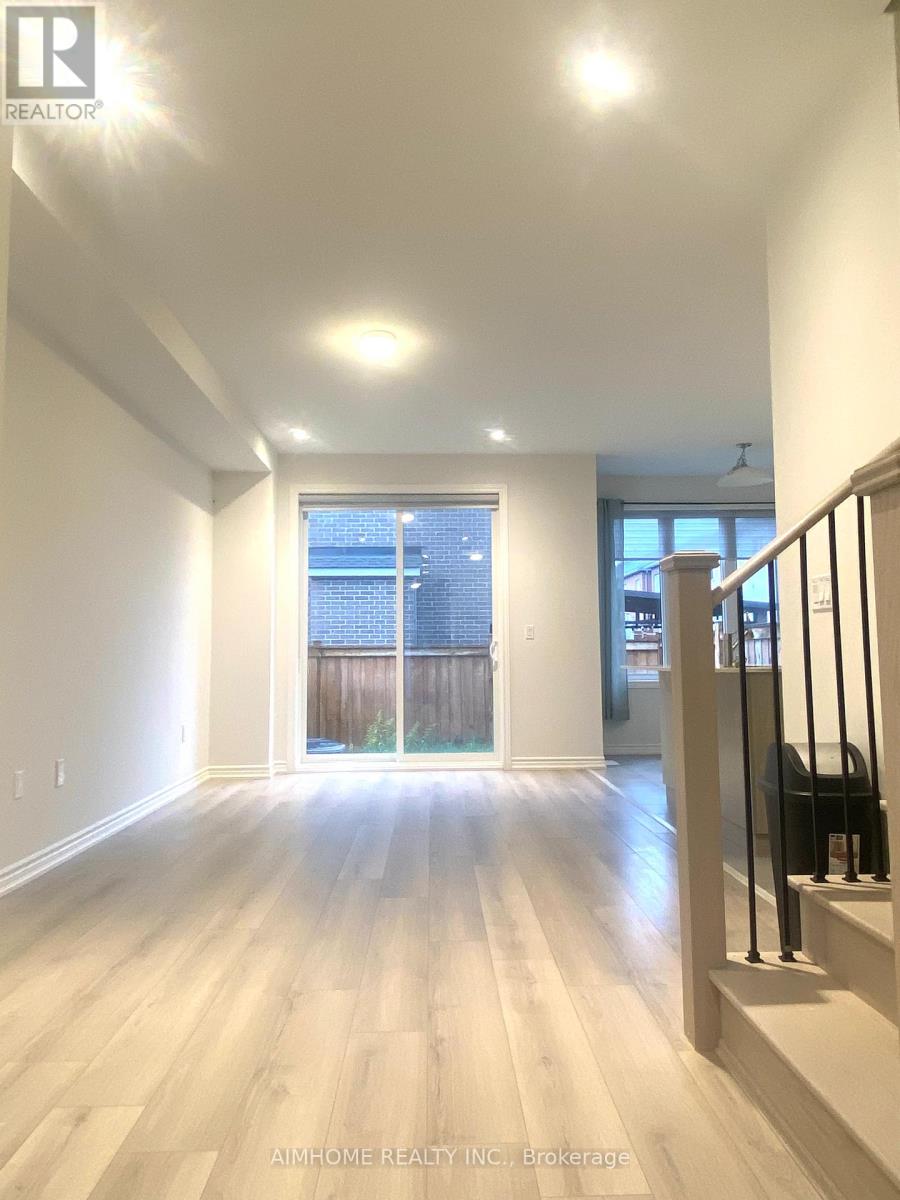 168 Tempel Street, Richmond Hill, Ontario  L4E 1J2 - Photo 6 - N12498096